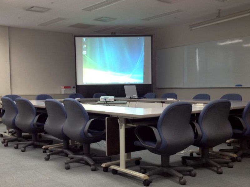 社内で自由に研修内容を上映できる